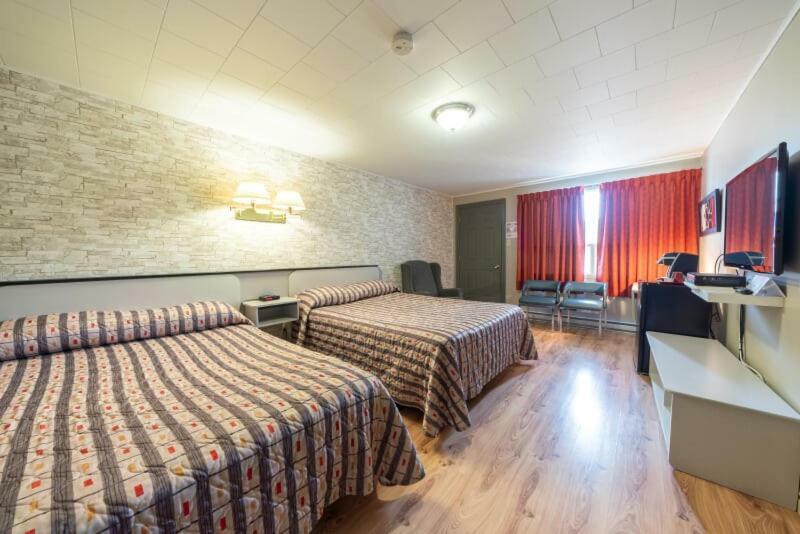 Motel Claude Degelis Exteriör bild