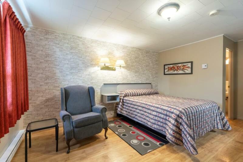 Motel Claude Degelis Exteriör bild